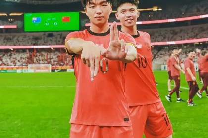 大发官网|大发体育|大发娱乐场|dafabet中国|大发体育官方网站|www.dfa678.com-国足球员李镇全摆出康康同款pose，重庆季后赛两人曾见过面