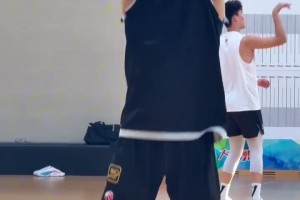 浙江男篮训练视频曝光，疑似第四外援现身球场